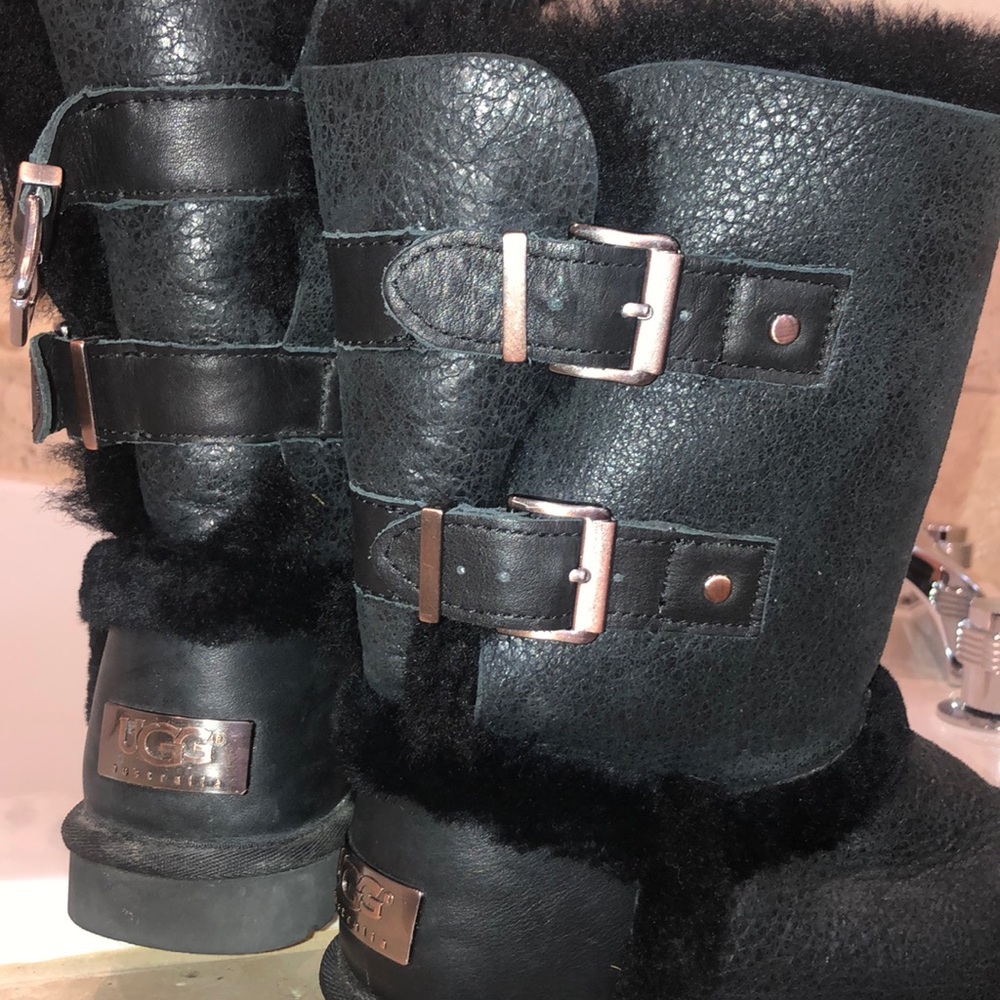 UGGS - Picture 6 of 6